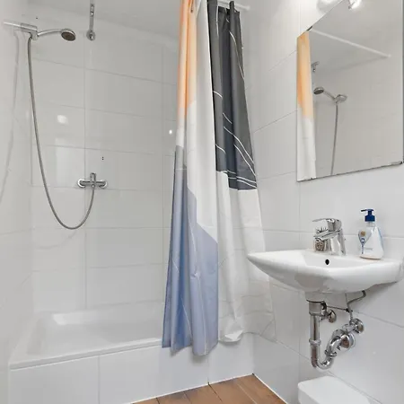 Flatista Homes - Garden House Apartman München